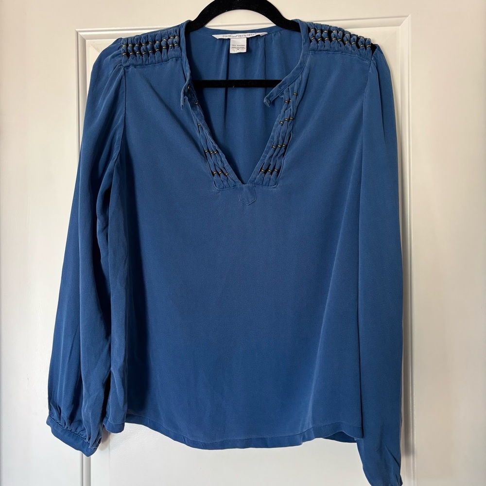 Diane von Furstenberg blue silk long sleeve blouse with beaded detail size 6